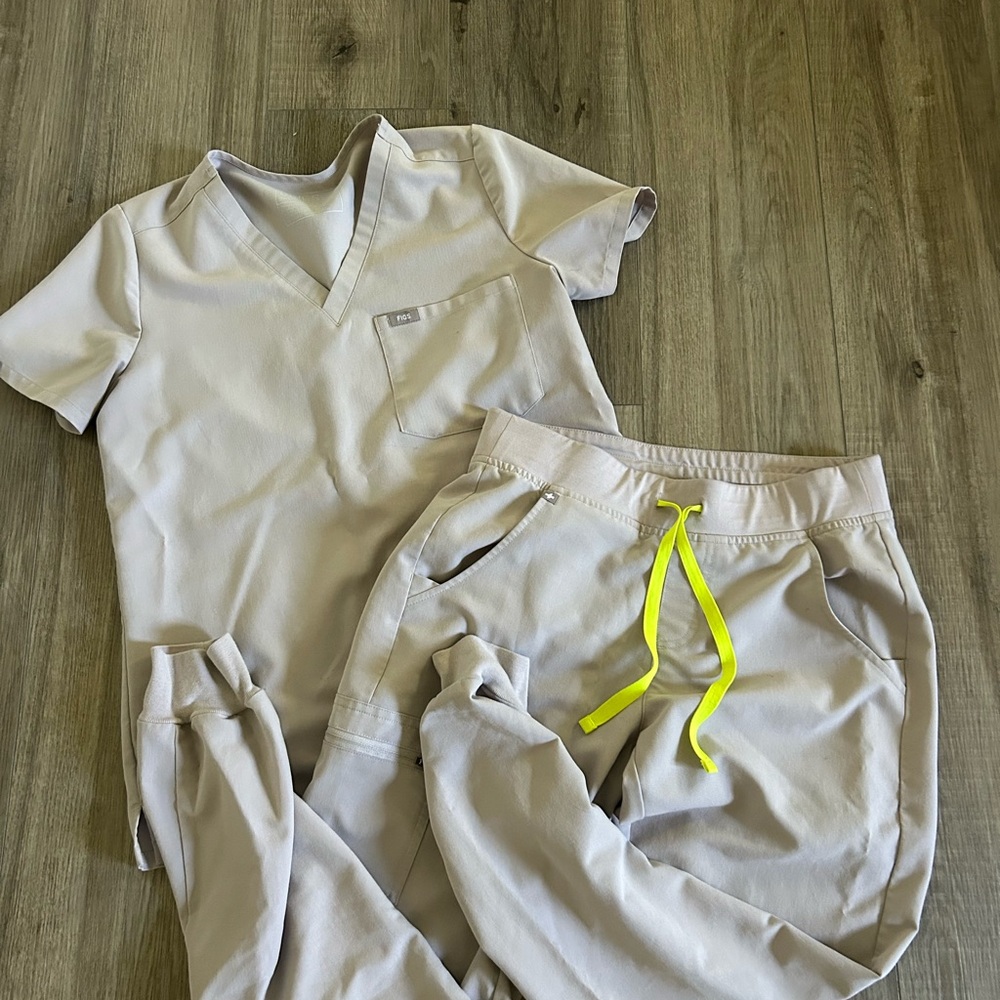 Figs Beige Scrub Set with Bright Yellow Drawstring